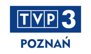 biały napis tnp3 na niebieskim tle, pod napisem drukowanymi granatowymi literami nazwa miejscowości Poznań